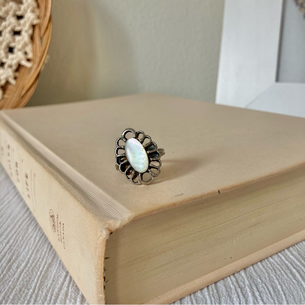 Mother of Pearl Silver Flower Oval Ring Vintage “Pearlette” Beach Neutral White - Picture 3 of 12